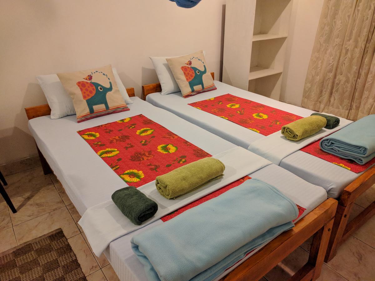 Lady Gordons Homestay Канди Экстерьер фото