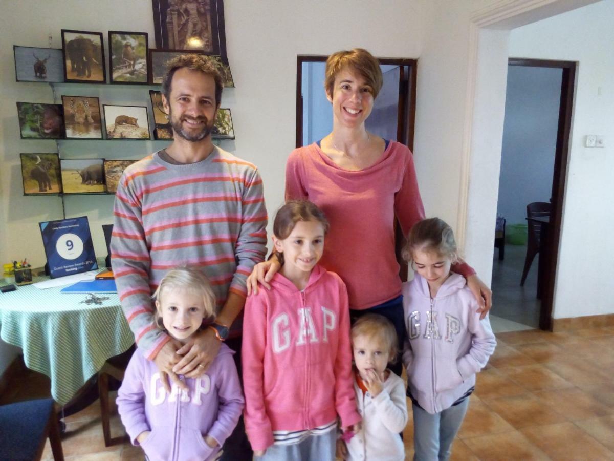 Lady Gordons Homestay Канди Экстерьер фото